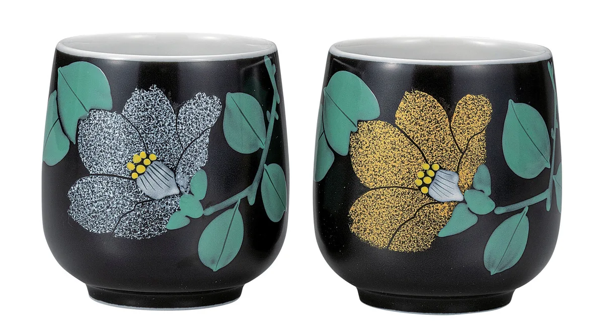 구타니야키 찻잔 · 금은채 동백 · 2점 · 지름 6.9cm 정면