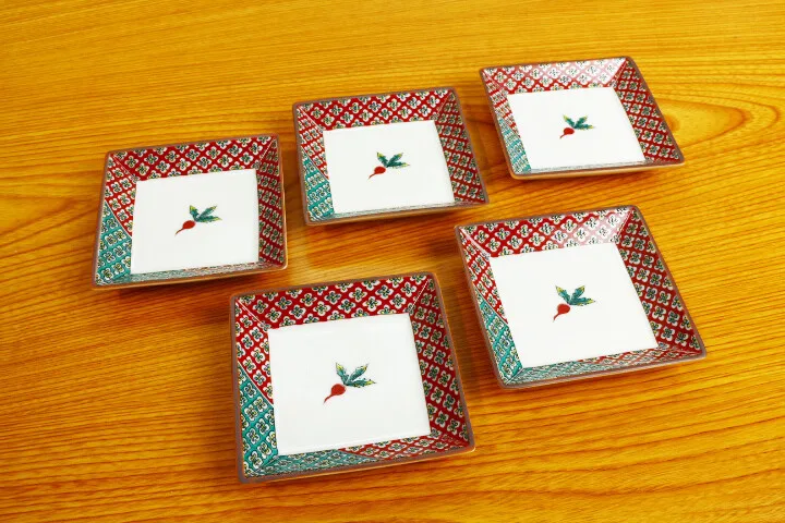 구타니야키 3호 접시 · 붉은 순무 · 5점 · 지름 9.2cm 정면