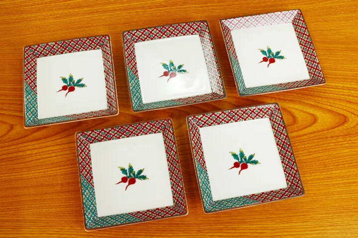 구타니야키 4호 접시 · 붉은 순무 · 5점 · 지름 13cm 정면