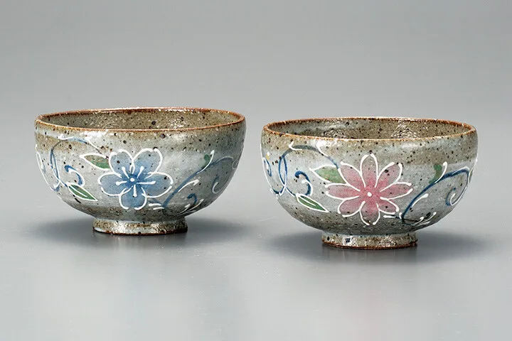 구타니야키 밥그릇 · 꽃 당초무늬 · 2점 · 지름 11cm 정면